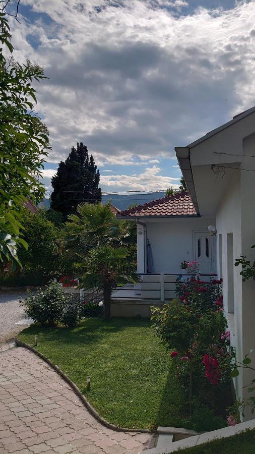 Apartment Tulipan - With Free Private Parking Garage *